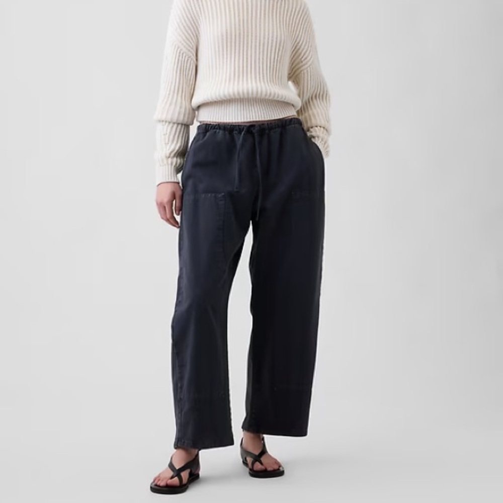 FLASH SALE ✨ NWT GAP Easy Double-Knee Barrel Pants in Black — PETITE